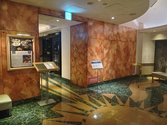 43階のエレベーター前