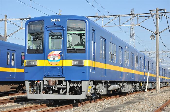 「ブルーバード」塗装の8000系