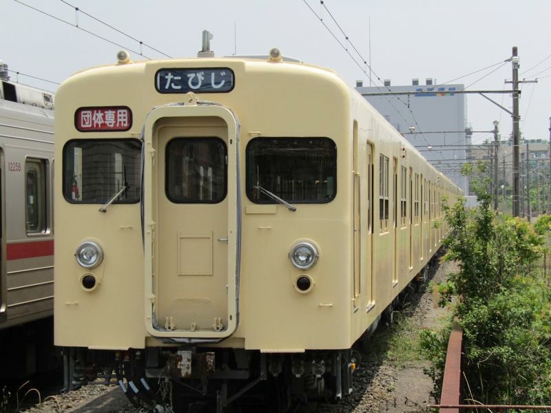 8000系　セイジクリーム（春日部車両基地 2021年）（筆者撮影）