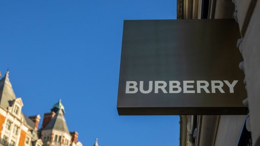 Burberryの店舗のロゴ