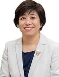 大野彰子（おおの・あきこ）文部科学省 国立教育政策研究所 教育データサイエンスセンター長（併）国際研究・協力部長1994年文部省（現・文部科学省）入省。アメリカ留学（コロンビア大学大学院）、岡山県教育庁生涯学習課長、文科省高等教育局国立大学法人支援課課長補佐、OECD教育局アナリスト、カンボジア教育省教育計画アドバイザー（JICA専門家）、文化庁長官官房国際課長、同文化財第二課長、文科省大臣官房総務課広報室長、同総合教育政策局調査企画課長等を経て、2022年4月より現職（写真：本人提供）