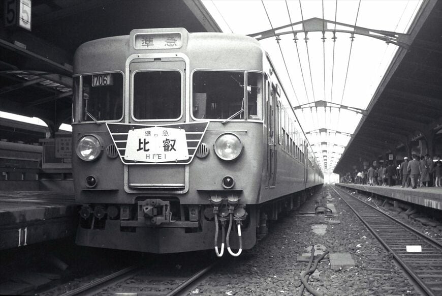準急時代の153系「比叡」。急行格上げは1966年だった（写真：大塚康生）