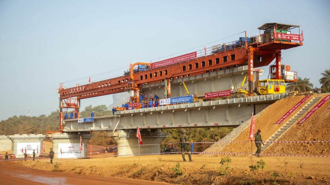 シマンドゥ鉱山とギニア沿海部を結ぶ鉄道の建設は、中国企業による工事がすでに始まっている（写真はWCSのウェブサイトより）