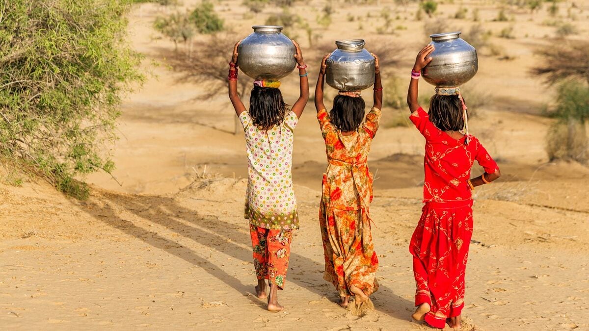 インドの女性が水を飲まない悲しすぎる理由 異例の熱波と水不足が続い 