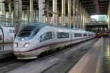 スペイン鉄道の高速列車「AVE」103型（撮影：橋爪智之）