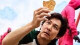 全世界独占配信中のNetflix韓国オリジナルの『イカゲーム』が9月17日の配信直後から驚異的な視聴数を伸ばしている。Netflix史上最大ヒット作となるか。主演のイ・ジョンジェが俳優の大泉洋に似てると話題だ（写真：Netflix）