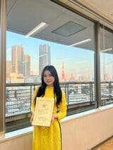 ベトナム協会主催の第4回ベトナム人留学生青年日本語作文コンテストにおいて最優秀賞を受賞したリンさん（写真：リンさん提供）