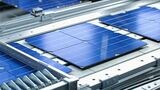 中国の太陽光発電業界は、ブームに乗った投資家からの資金調達をテコに生産能力拡大を競った。写真は業界大手の通威股份の生産ライン（同社ウェブサイトより）