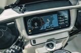 並みの乗用車以上に機能的なインフォテインメント・システムとサウンドシステム。Apple CarPlayに対応