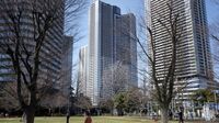 賃上げで万事OKとはいかない共働き社会の内実 タワマン買うパワーカップルと将来不安が併存