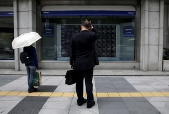 日経平均は反発､円高で主力輸出株が軟調　