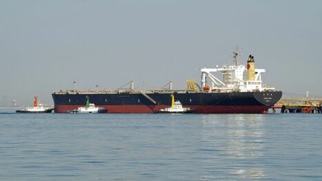 原油を積み替え調達…安定供給に奔走する元売りを販売価格の｢逆ザヤ｣が直撃か／一方､国家備蓄の割安調達による利益も