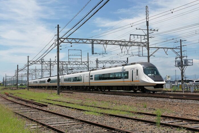 名古屋線を走るアーバンライナー・ネクスト