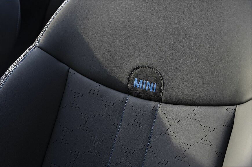 MINI（ミニ）の新型「ミニ・クーパー・コンバーチブルS」（写真：MINI）