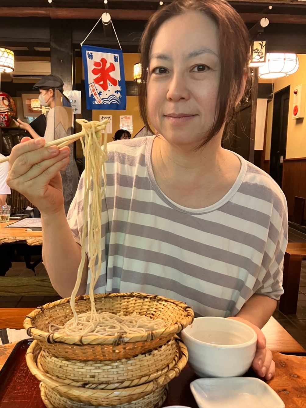 そばを堪能（写真：筆者撮影）