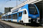 2階建て電車も運行。主目的は通勤ラッシュ時の全員着席