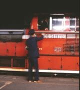 京都駅で出発を待つ普通列車「山陰」（撮影：南正時）