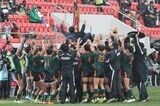 藤田さんは選手に胴上げされて、優勝の喜びを分かち合った（写真：東福岡高校提供）