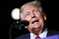 トランプ氏が2024年米大統領選に正式出馬表明 中間選挙受け氏から別候補擁立すべきだとの声も