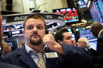 米ダウ464ドル安､ナスダック弱気相場目前　