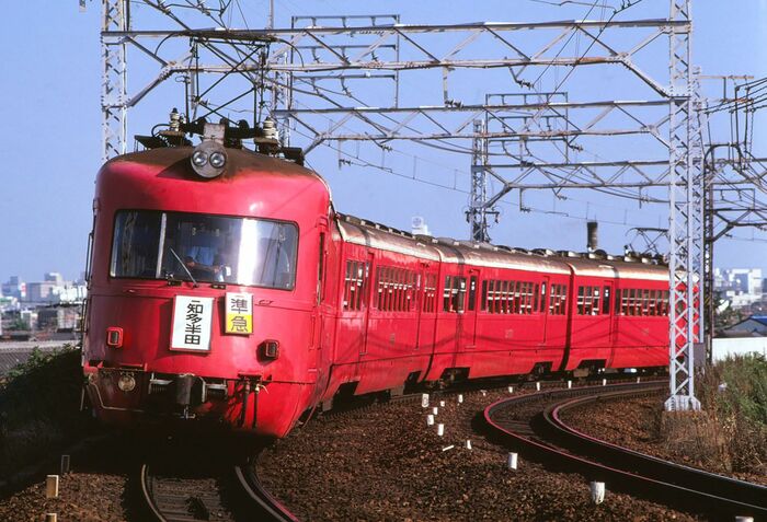 名鉄3400系は下部までスカートで覆った流線形だった