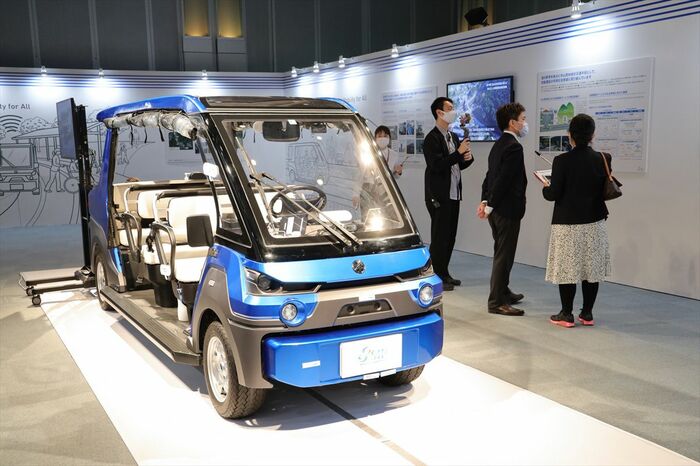 ゴルフカートタイプの実証実験車両