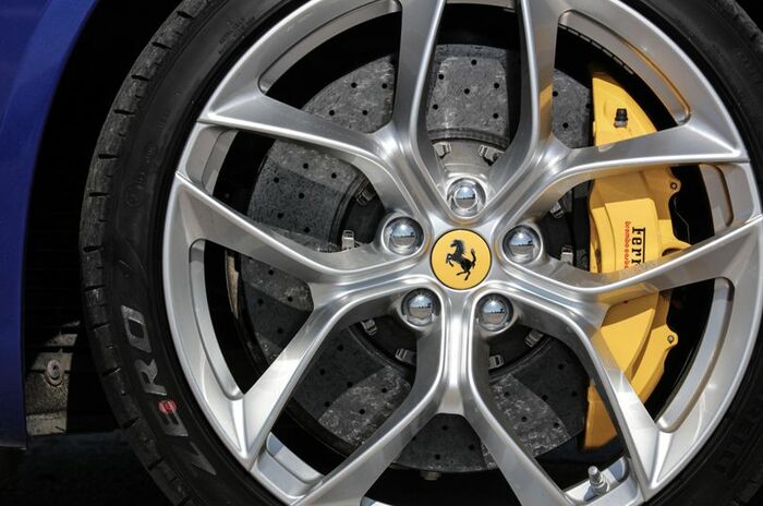 フェラーリ GTC4 ルッソT｜Ferrari GTC4Lusso T