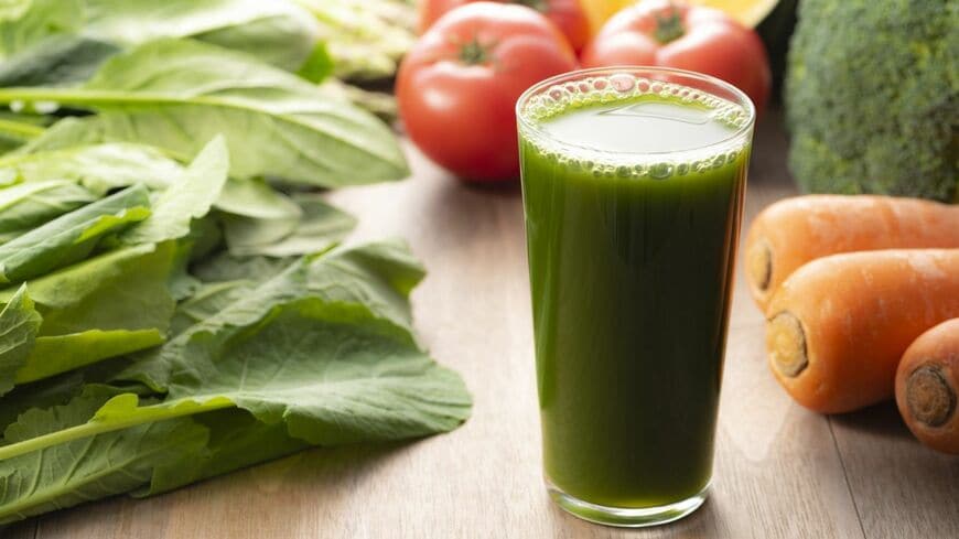 野菜不足を補うため、体にいいスムージーを取り入れても組み合わせ次第では……（写真：kai／PIXTA）この記事の画像を見る(◯枚)