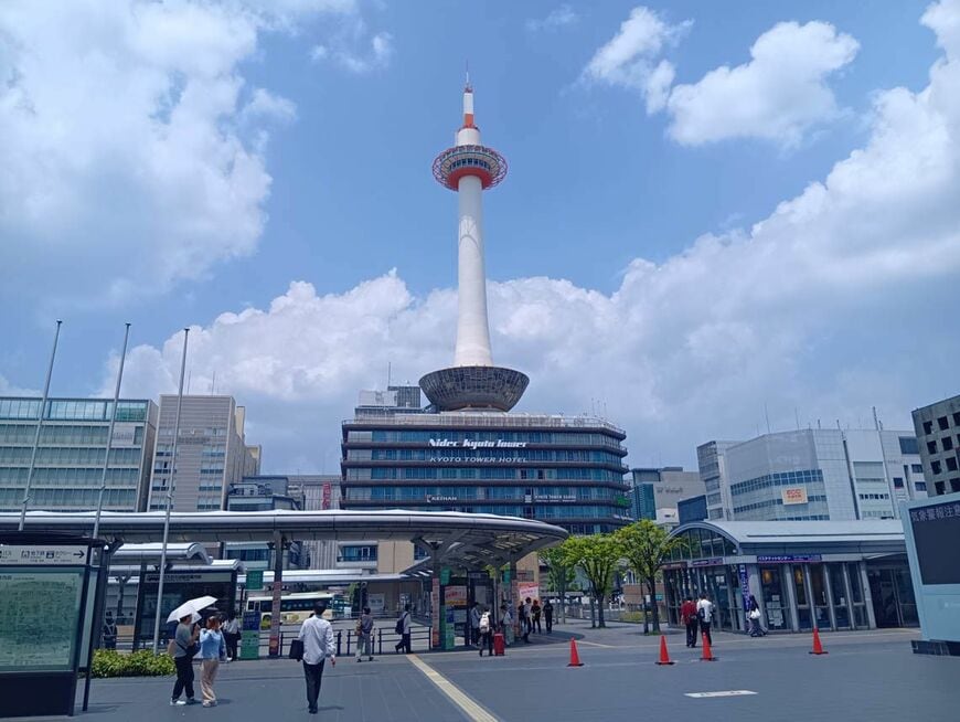 12時30分頃、駅前の光景