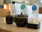 急須や湯呑、4種のお茶、そしてお茶のために厳選された水