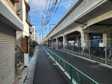 住宅街のさらに奥まったアパートに住んでいた
