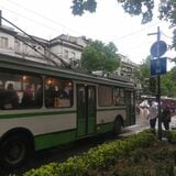 アルメニアのバス。2本の角が生えている（筆者撮影）