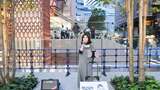 実証実験での路上ライブで素敵な歌声を披露したシンガーのアノエリカさん（写真：松原大輔）
