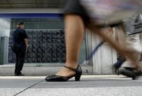 日経平均は4日続落､北朝鮮情勢の警戒重荷 東証1部の売買代金は約2カ月ぶりの少なさ