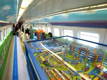 ハローキテイ ハローキティも祝福！ JR西日本、ピンク色の500系新幹線「ハローキティ