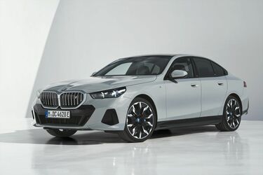 BMW｢新型5シリーズ｣が7より3に似ているワケ 初の5m超えボディも3と共通するデザイン | 森口将之の自動車デザイン考 | 東洋経済オンライン