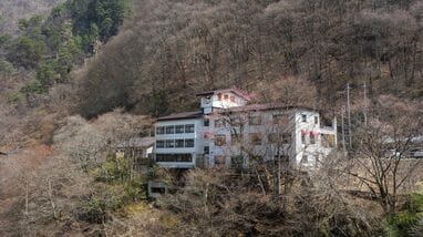 ｢廃墟ホテル｣｢土産店ゼロ｣の寂れた温泉街にある《予約殺到》の旅館…あの有名飲食チェーンが営む"山奥宿"が人気の訳