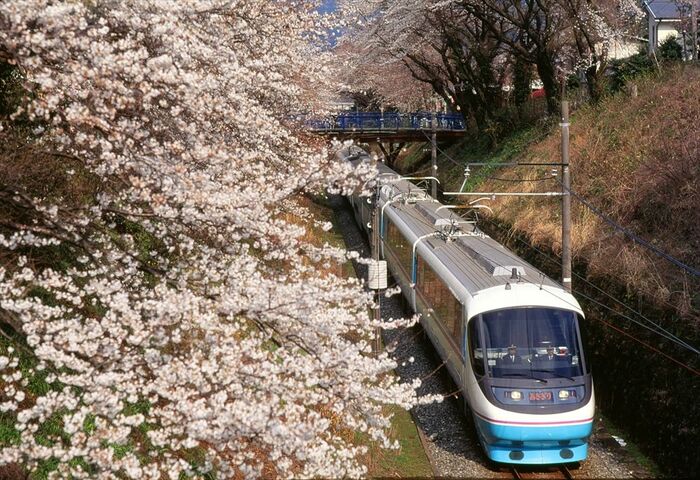 御殿場線を走るロマンスカー20000形RSE