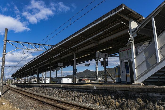 学生の利用が多い吉水駅も簡易IC改札機がホームに