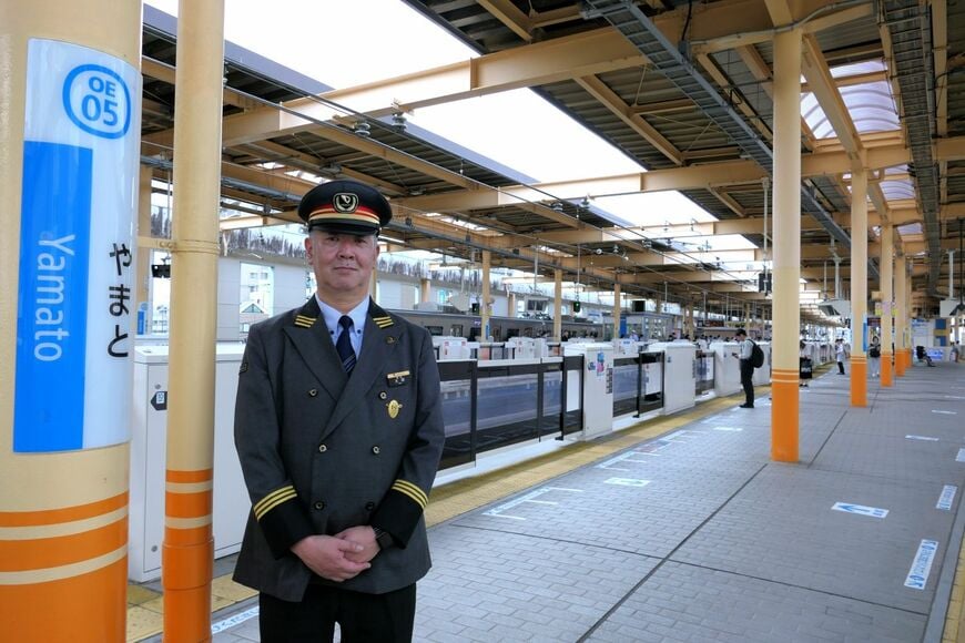 小田急電鉄藤沢管区の太田隆之大和駅長。中央林間から湘南台までの各駅を管轄する（記者撮影）