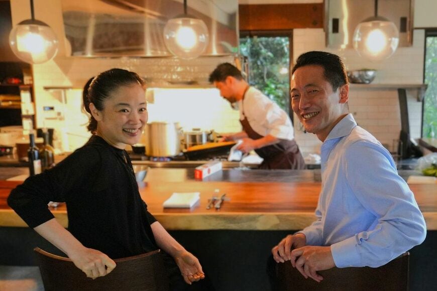 おいしいものが大好きな山田医師夫妻。湯河原のイタリアンレストラン「Pappa Verde（パッパ ヴェルデ）」にて（写真：筆者撮影）
