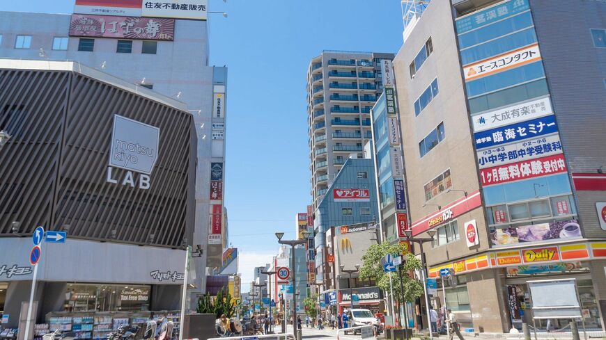 本八幡駅の駅前風景（写真：彩恵／PIXTA）