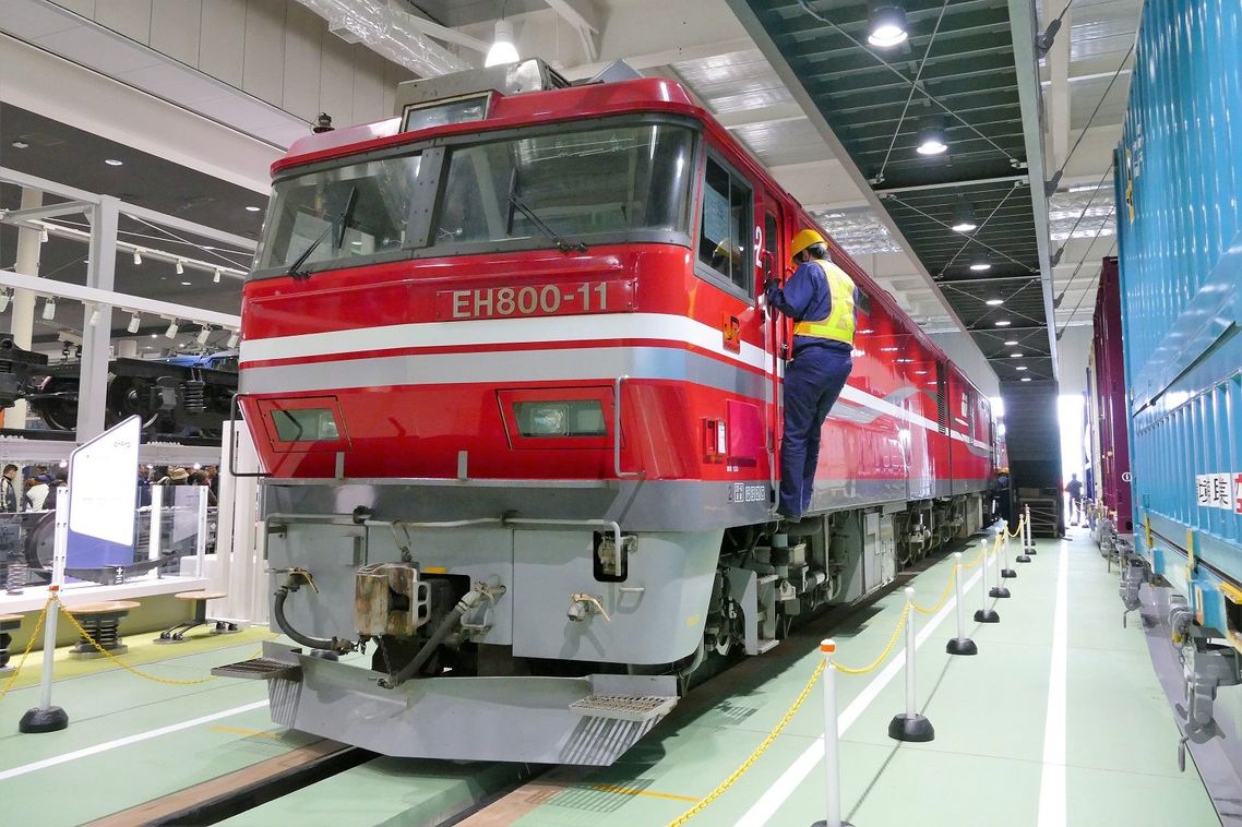 「EH800」は青函トンネル用の新型機関車だ