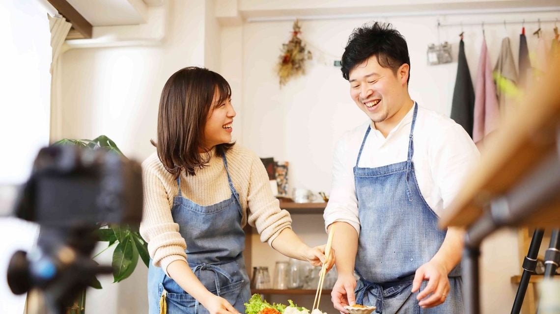 インスタでファン激増 仲良し夫婦 が作る総菜 家庭 東洋経済オンライン 経済ニュースの新基準