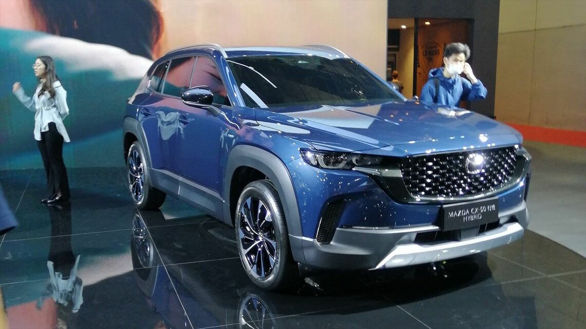 上海モーターショーで展示されたCX-50 ハイブリッド（筆者撮影）