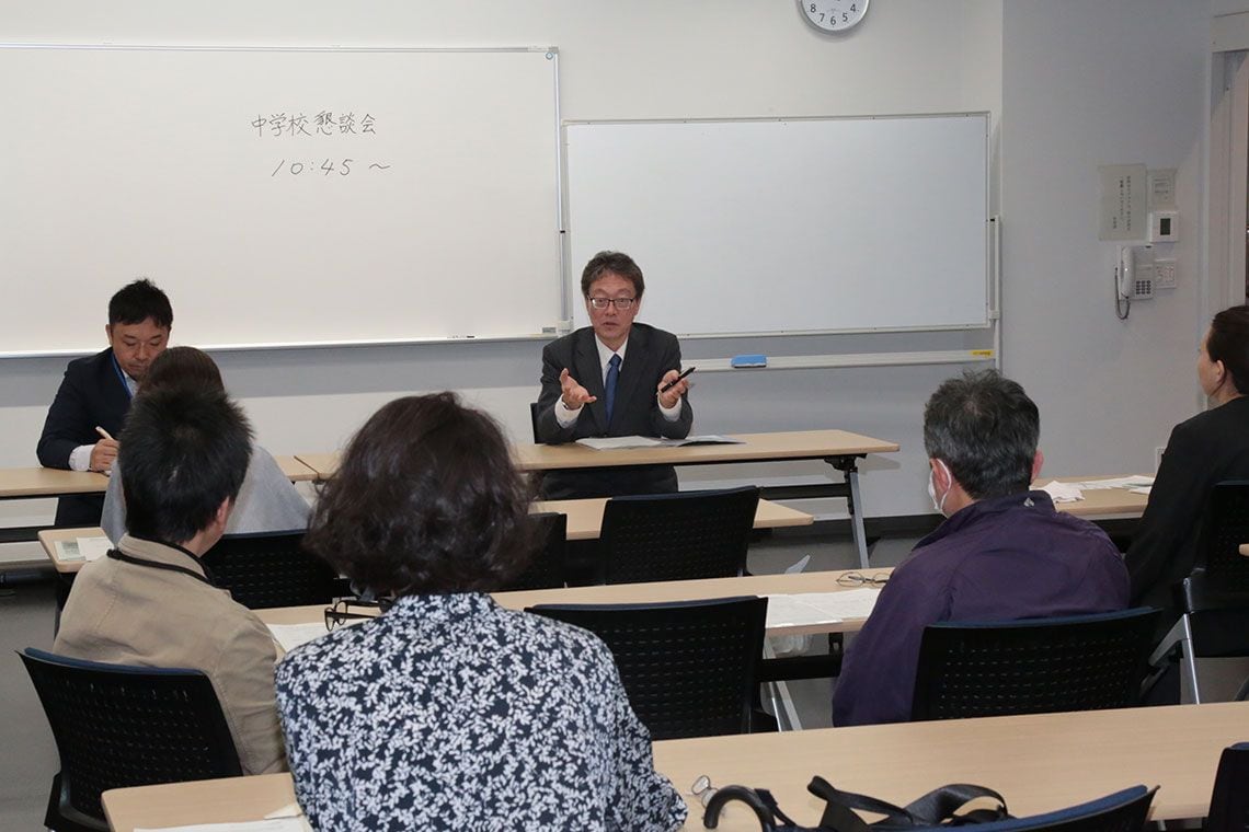 神奈川県のペーパーティーチャー研修講座では現役教員から話を聞く懇談会も行われた