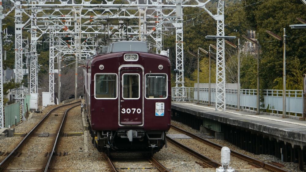 阪急今津線｣使いこなせば幹線並みに便利だ 昼間の｢ほのぼの路線｣とは