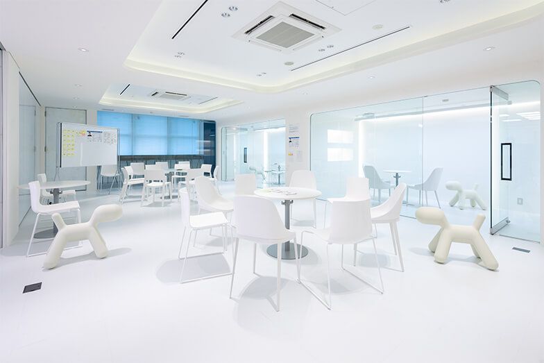 デジタル変革で日本企業が巻き返すためには 斬新な環境とデータ分析で新たな気づきを | KPMGジャパン | 東洋経済オンライン
