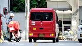 日本郵便は全国にバイクを約8万2000台、軽車両も3万台配備し、小回りが利く態勢に強みがある（編集部撮影）