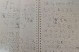 麻痺のない左手で歌詞を書き出したノート（写真：倉谷さん提供）